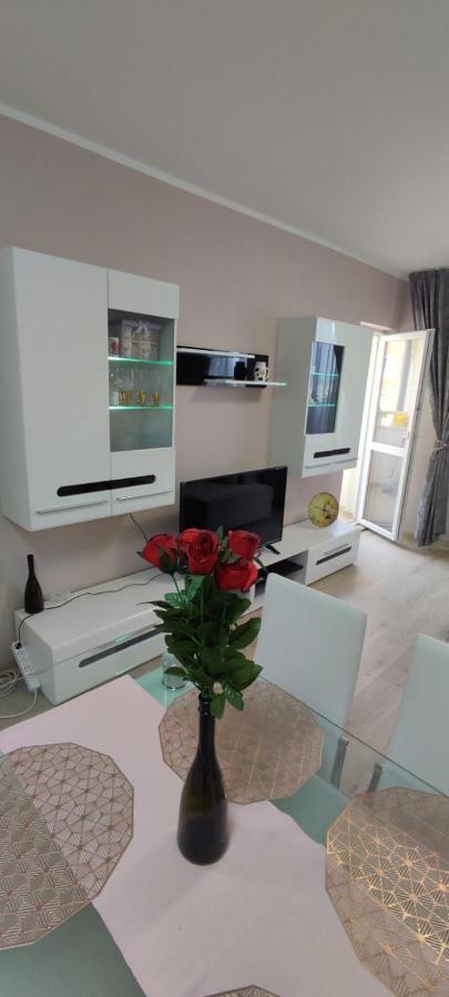 Luxury And Stylish Apartmen, Metro Station Obelya صوفيا المظهر الخارجي الصورة